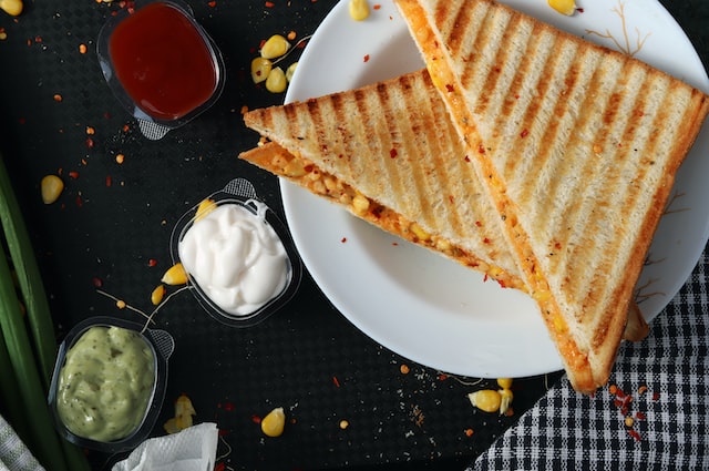 Is een tosti ongezonder dan een dubbele boterham met ham en kaas?