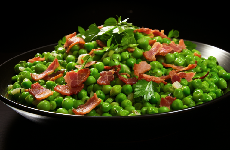 Krachtige Groenten- en Erwten Salade Met Spek: Een Smaakvolle Zomermaaltijd